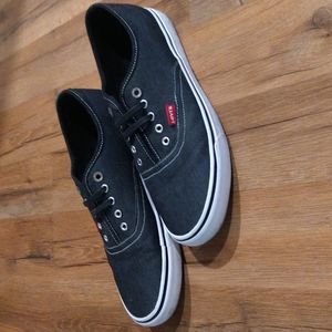 Levi's canvas shoes